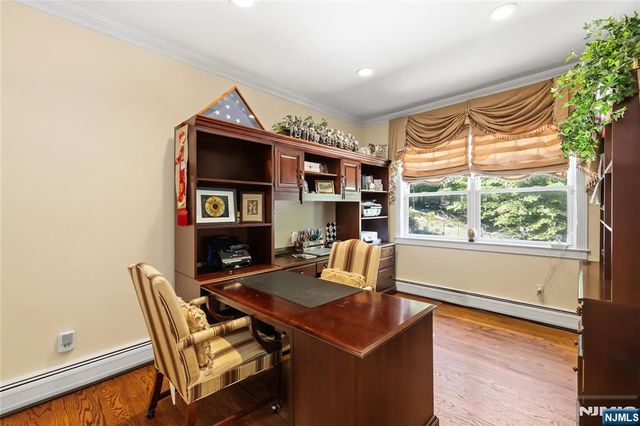 525 Kings Point Trail, Franklin Lakes, NJ 07417