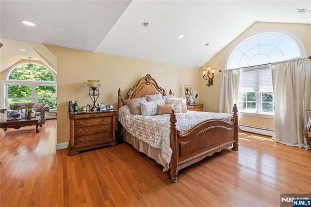 525 Kings Point Trail, Franklin Lakes, NJ 07417