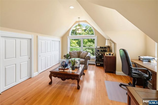525 Kings Point Trail, Franklin Lakes, NJ 07417