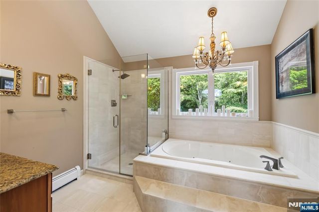 525 Kings Point Trail, Franklin Lakes, NJ 07417