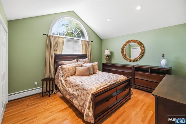 525 Kings Point Trail, Franklin Lakes, NJ 07417