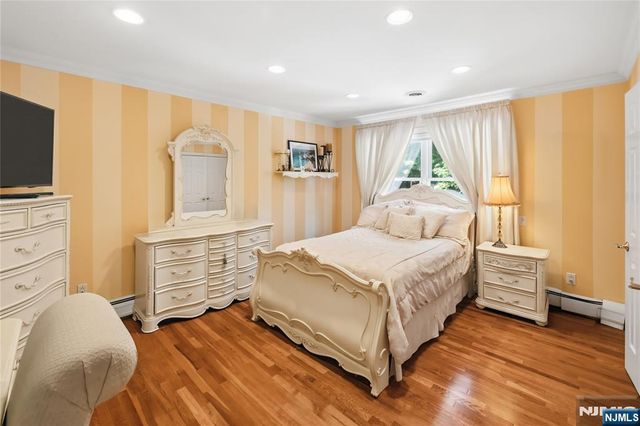 525 Kings Point Trail, Franklin Lakes, NJ 07417