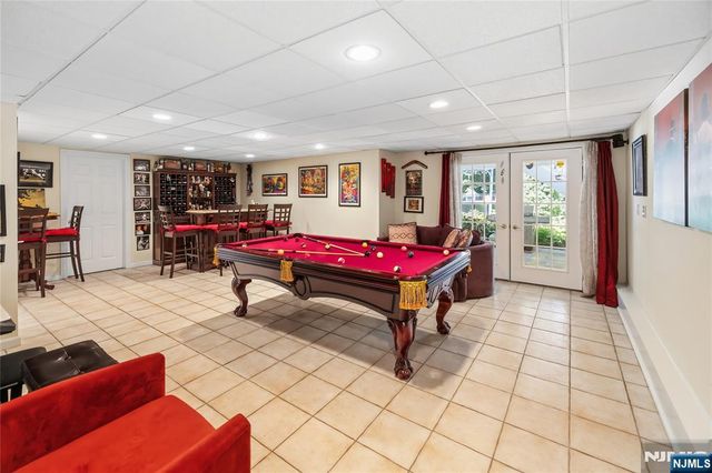 525 Kings Point Trail, Franklin Lakes, NJ 07417
