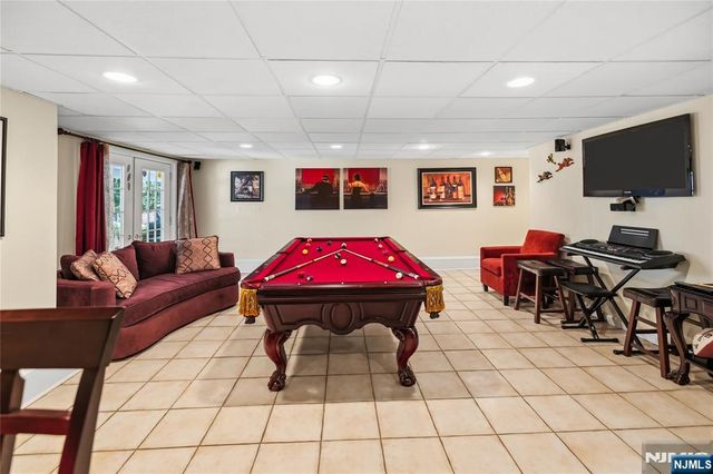 525 Kings Point Trail, Franklin Lakes, NJ 07417