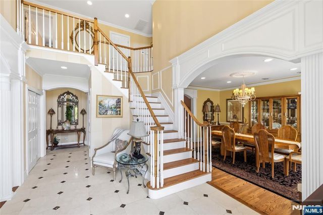 525 Kings Point Trail, Franklin Lakes, NJ 07417