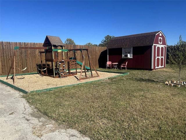 717 East LaFayette ST, La Grange, TX 78945