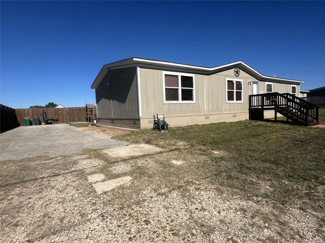 717 East LaFayette ST, La Grange, TX 78945