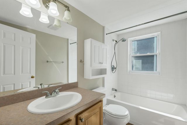 273 Maplewood Ave Apt 3, Portsmouth, NH 03801