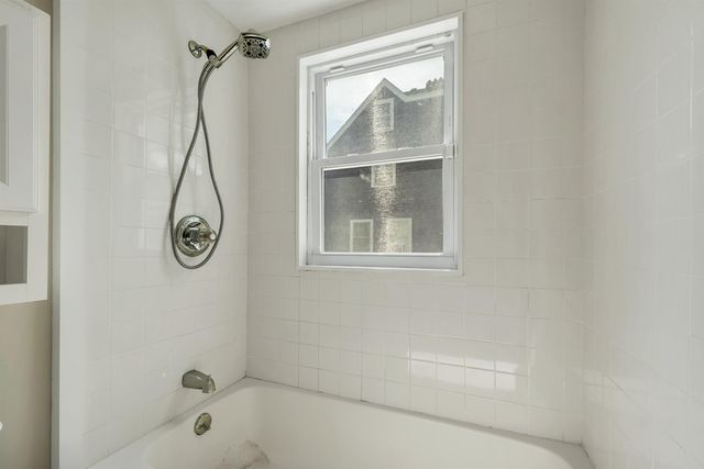 273 Maplewood Ave Apt 3, Portsmouth, NH 03801