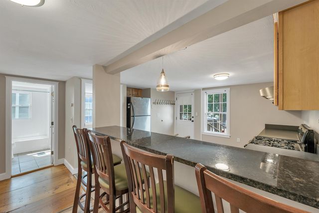 273 Maplewood Ave Apt 3, Portsmouth, NH 03801