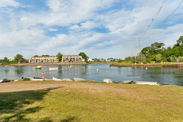 273 Maplewood Ave Apt 3, Portsmouth, NH 03801