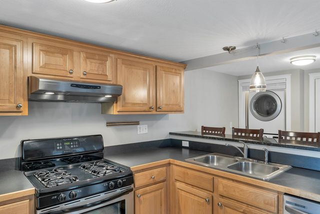 273 Maplewood Ave Apt 3, Portsmouth, NH 03801