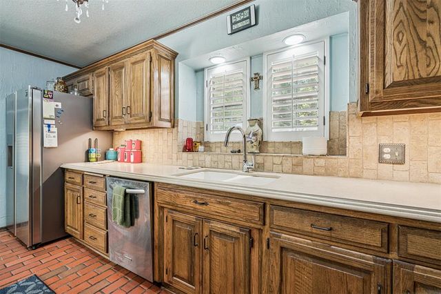 2301 Brookside Avenue, Edmond, OK 73034