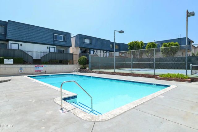 18550 Hatteras Street 73, Tarzana, CA 91356