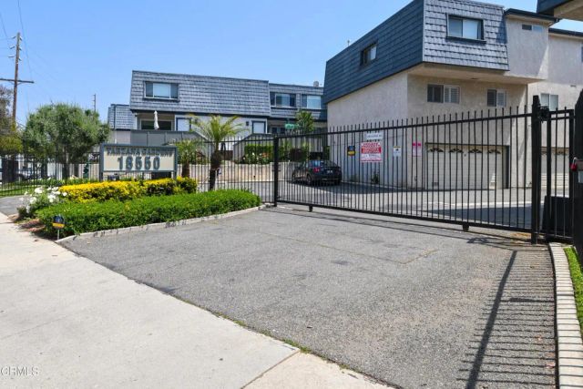 18550 Hatteras Street 73, Tarzana, CA 91356