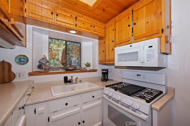 27511 Cappy, Lake Arrowhead, CA 92326