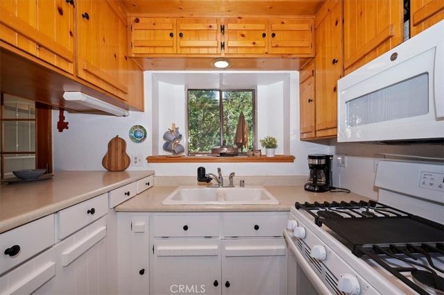 27511 Cappy, Lake Arrowhead, CA 92326