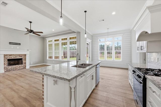 8225 Royal Oaks Dr, Lumberton, TX 77657