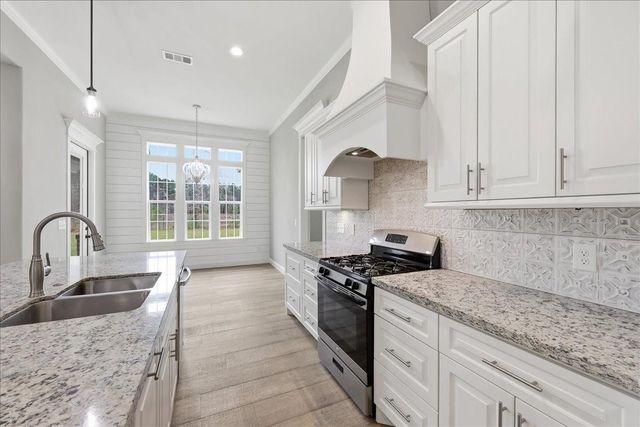 8225 Royal Oaks Dr, Lumberton, TX 77657