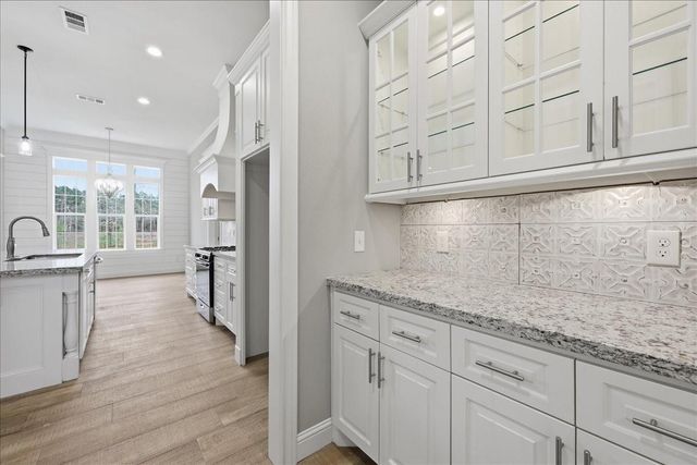 8225 Royal Oaks Dr, Lumberton, TX 77657