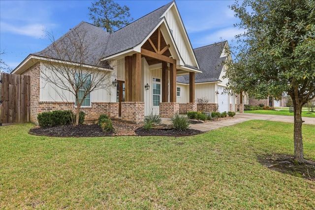 8225 Royal Oaks Dr, Lumberton, TX 77657