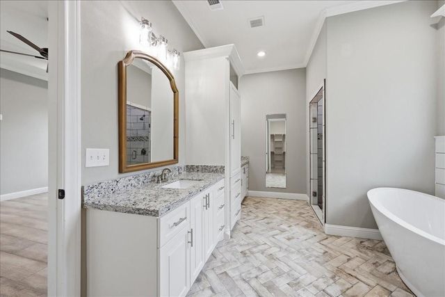 8225 Royal Oaks Dr, Lumberton, TX 77657