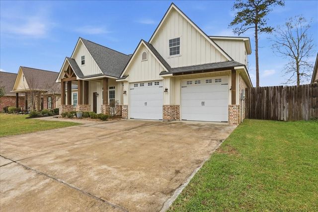 8225 Royal Oaks Dr, Lumberton, TX 77657