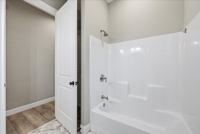 8225 Royal Oaks Dr, Lumberton, TX 77657