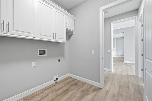 8225 Royal Oaks Dr, Lumberton, TX 77657