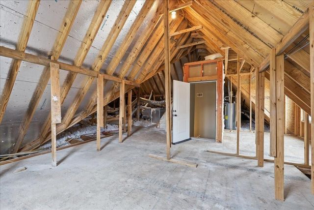 8225 Royal Oaks Dr, Lumberton, TX 77657