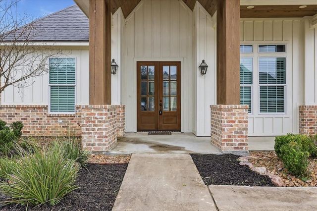 8225 Royal Oaks Dr, Lumberton, TX 77657