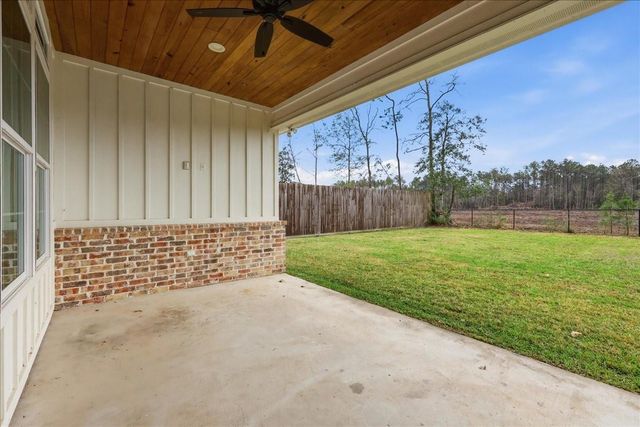 8225 Royal Oaks Dr, Lumberton, TX 77657