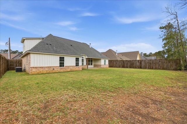 8225 Royal Oaks Dr, Lumberton, TX 77657