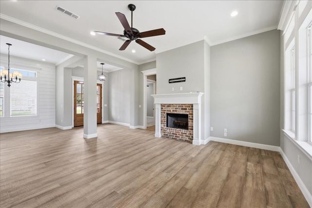 8225 Royal Oaks Dr, Lumberton, TX 77657