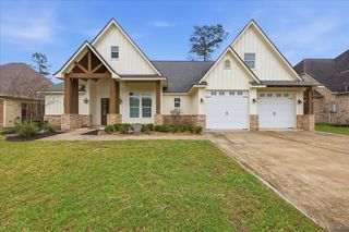 8225 Royal Oaks Dr, Lumberton, TX 77657