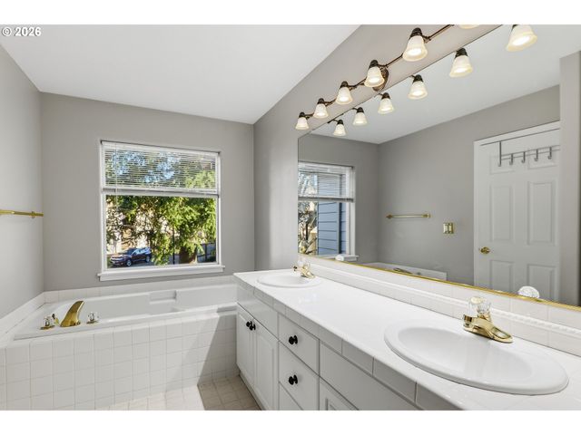 22030 Sw GRAHAMS FERRY Rd D, Tualatin, OR 97062