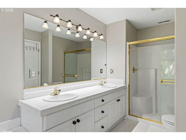 22030 Sw GRAHAMS FERRY Rd D, Tualatin, OR 97062