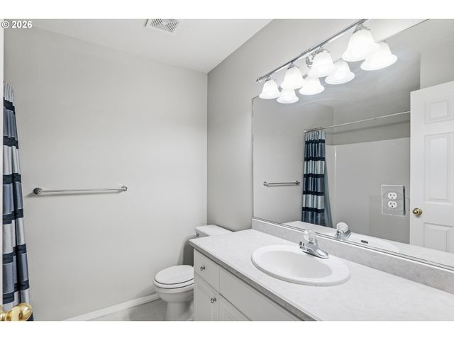 22030 Sw GRAHAMS FERRY Rd D, Tualatin, OR 97062