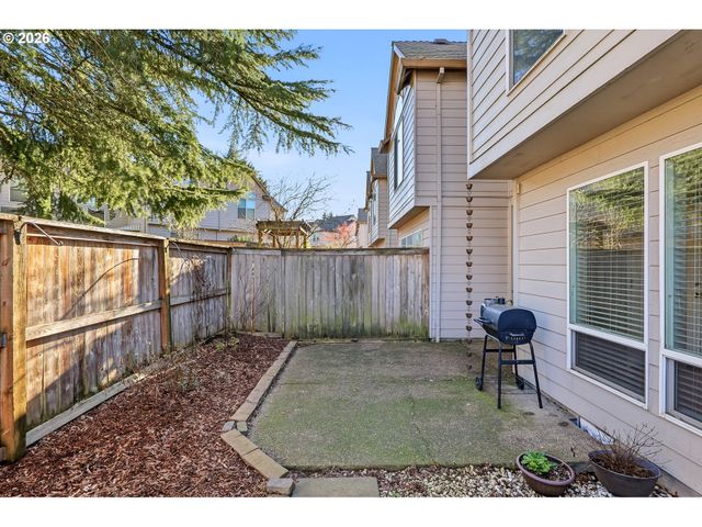 22030 Sw GRAHAMS FERRY Rd D, Tualatin, OR 97062