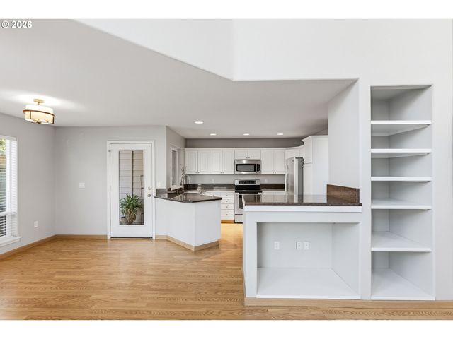 22030 Sw GRAHAMS FERRY Rd D, Tualatin, OR 97062