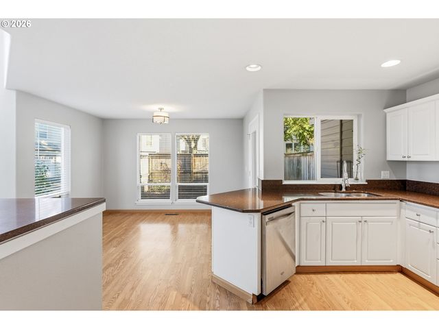 22030 Sw GRAHAMS FERRY Rd D, Tualatin, OR 97062