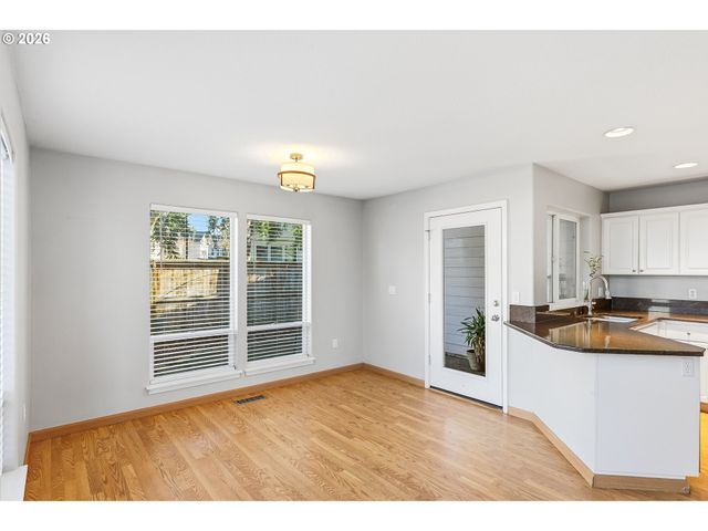 22030 Sw GRAHAMS FERRY Rd D, Tualatin, OR 97062