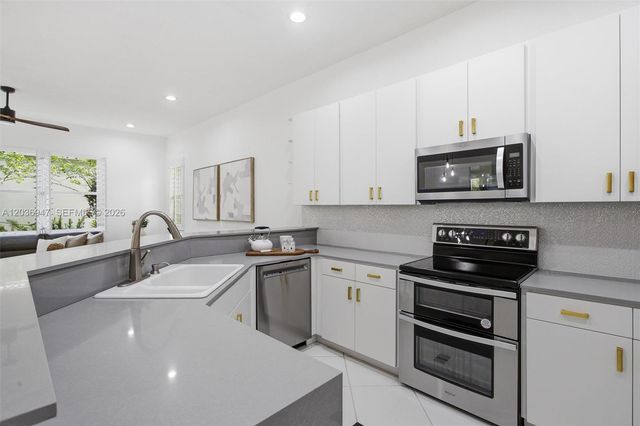 19308 Stonebrook Street, Weston, FL 33332