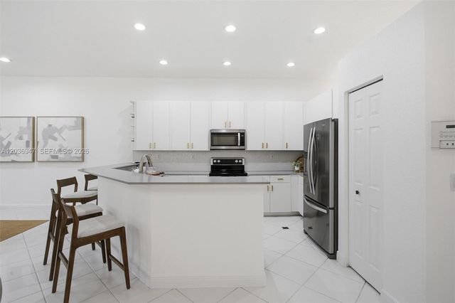 19308 Stonebrook Street, Weston, FL 33332