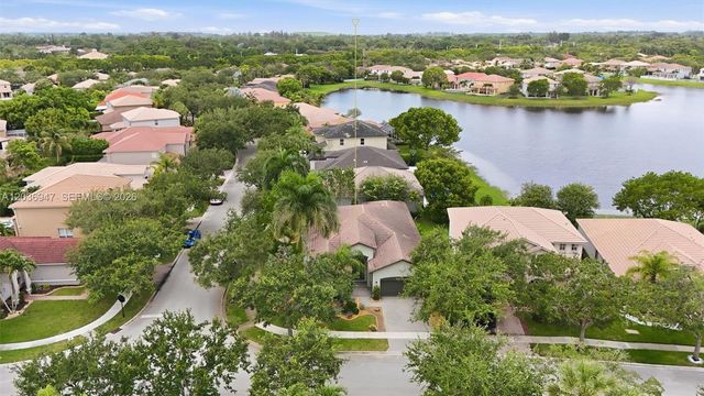 19308 Stonebrook Street, Weston, FL 33332