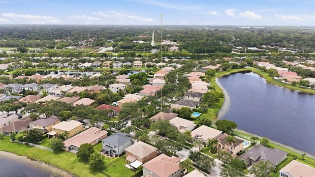 19308 Stonebrook Street, Weston, FL 33332