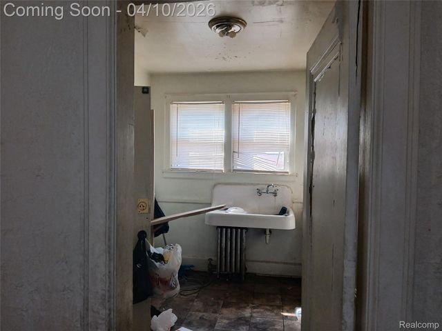 17217 Quincy Street, Detroit, MI 48221