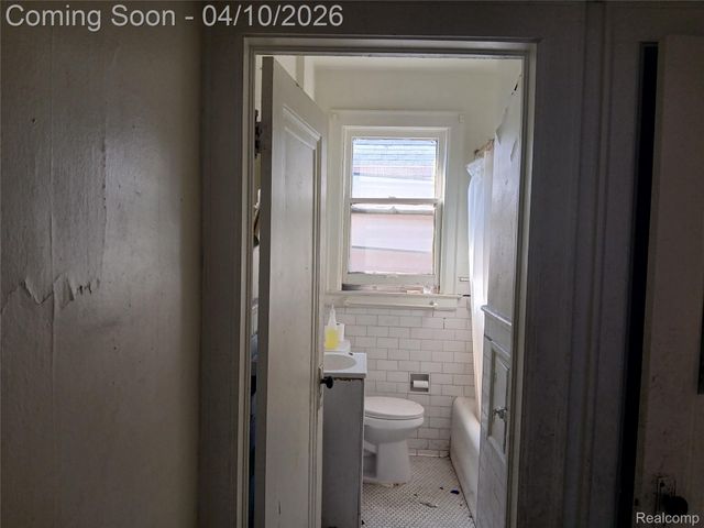 17217 Quincy Street, Detroit, MI 48221