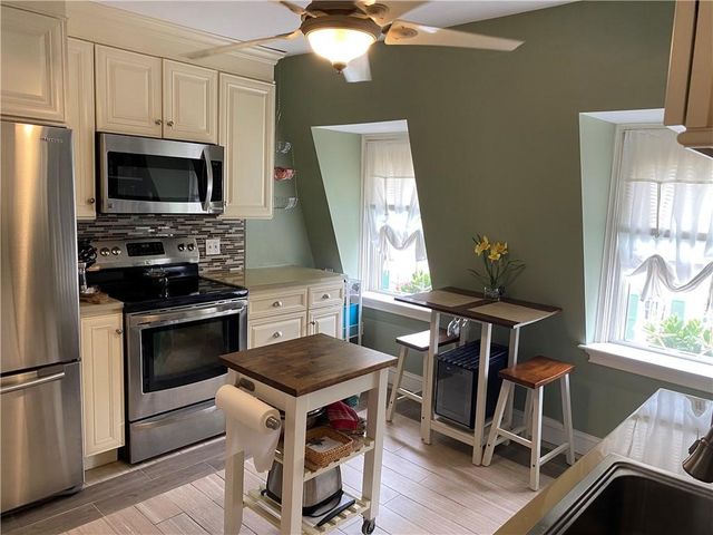 4 Hammond Street 5, Newport, RI 02840