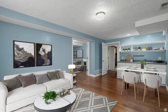 83 W 200 N, Centerville, UT 84014